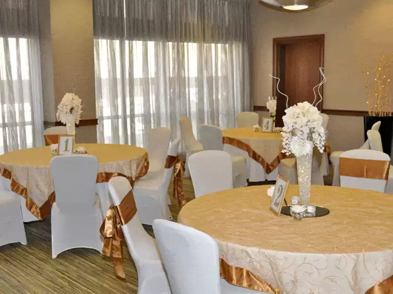 Gold overlays with white table linen and spandex chair covers decor