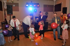 Daddy and daughter dance guests playing with balloons