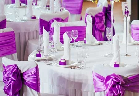 Table linen in white with satin purple accents